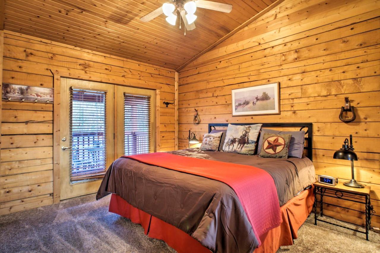 Cabin-Style Studio Right Off The Branson Strip! Apartamento Exterior foto