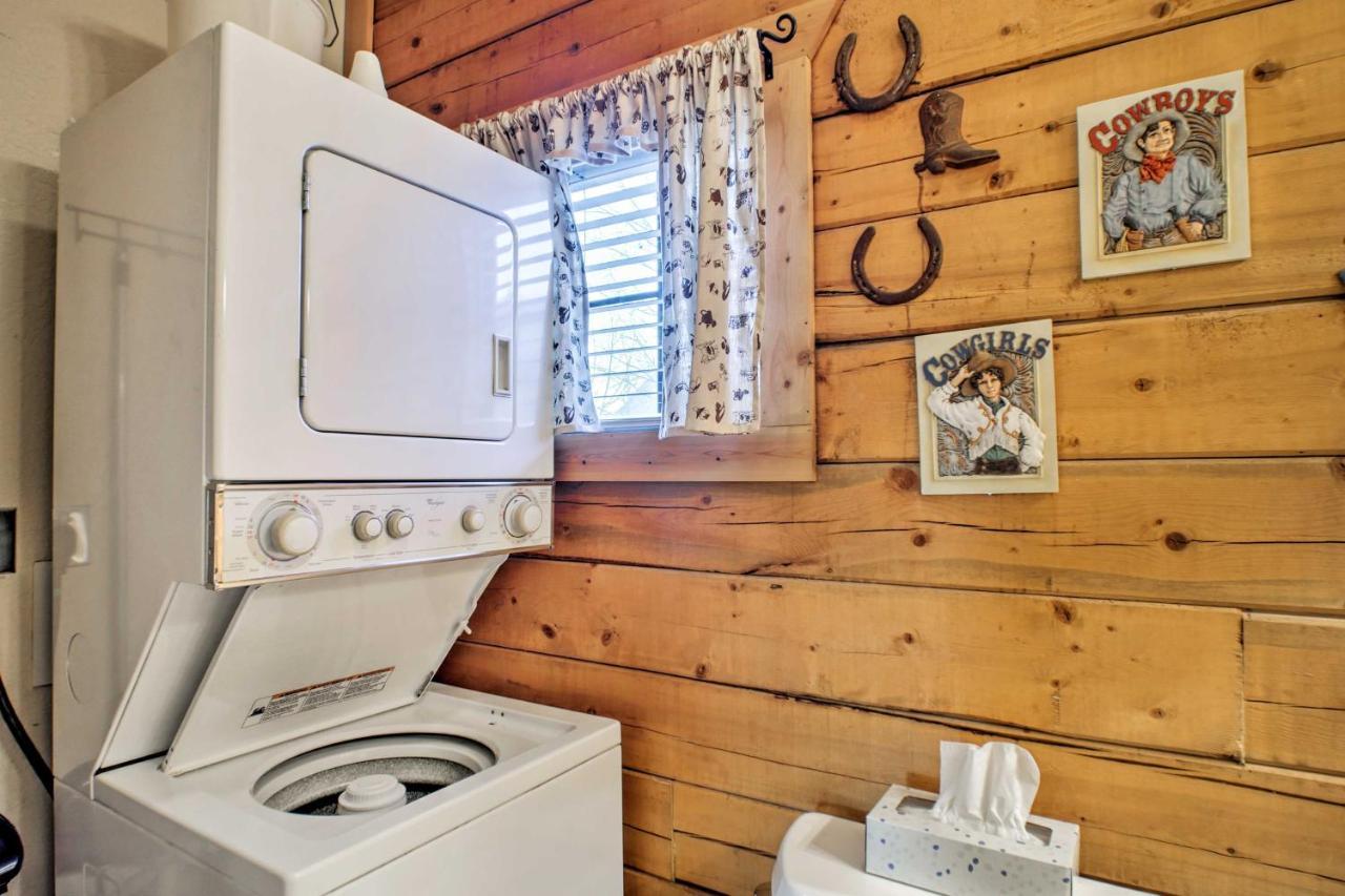 Cabin-Style Studio Right Off The Branson Strip! Apartamento Exterior foto