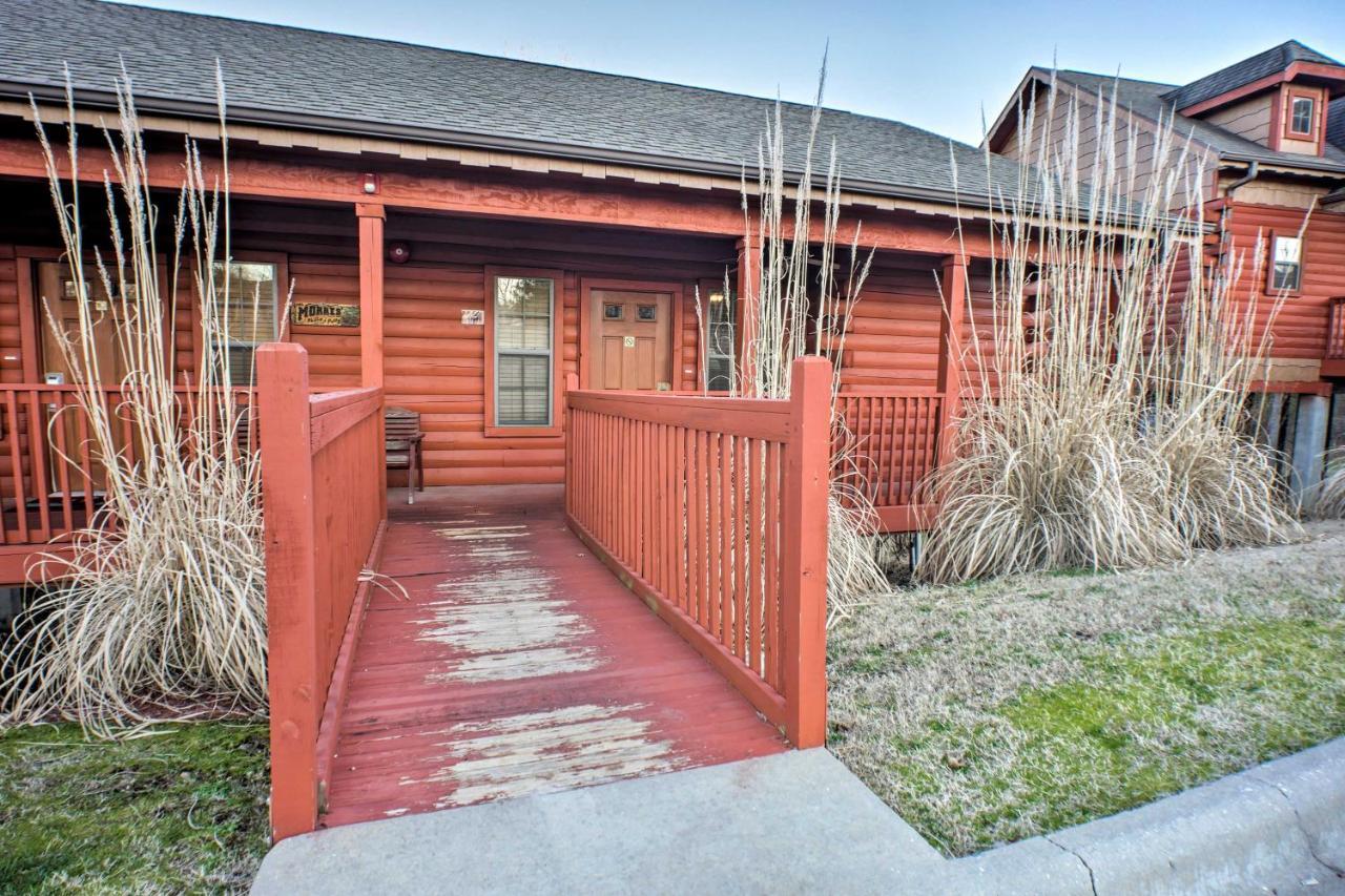 Cabin-Style Studio Right Off The Branson Strip! Apartamento Exterior foto