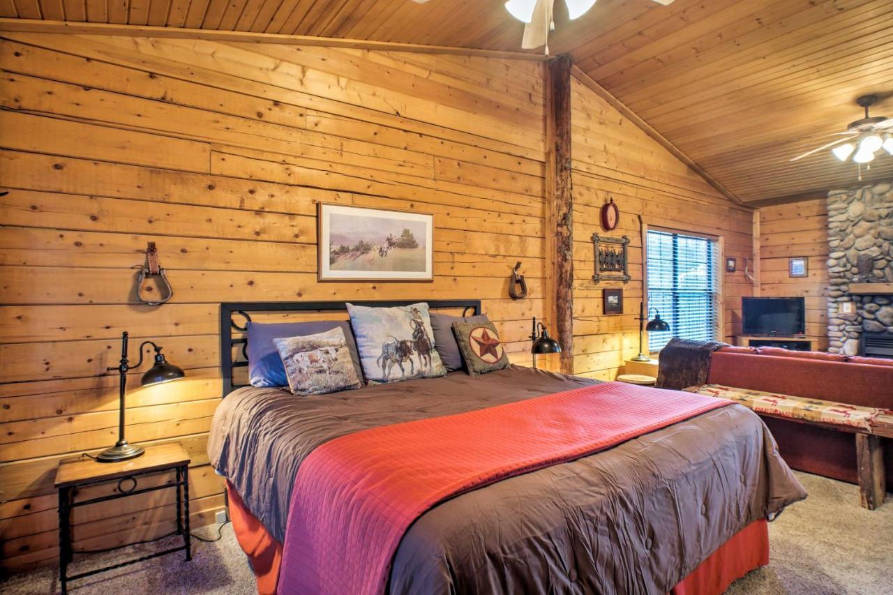 Cabin-Style Studio Right Off The Branson Strip! Apartamento Exterior foto